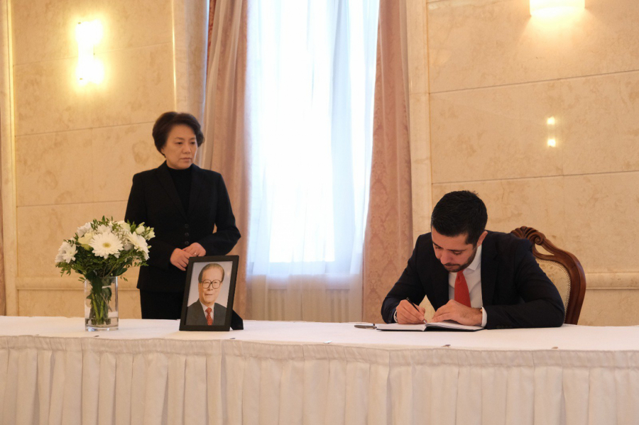 MINISTAR SE UPISAO U KNJIGU ŽALOSTI: Dok u Evropi nismo imali saveznika, imali smo Vas i bezrezervno prijateljstvo