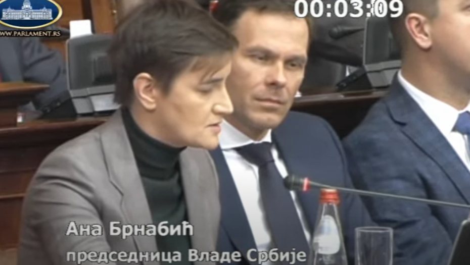 ĆUTA PRAVIO CIRKUS U SKUPŠTINI! Premijerka Brnabić ga žestoko poklopila!