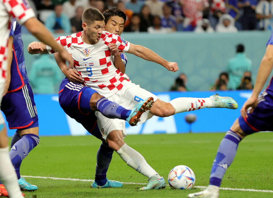 VICEŠAMPION SE PROVUKAO POSLE PENAL RULETA Hrvati imali više sreće, nakon boljeg izvođenja jedanaesteraca savladali uporne Japance i idu u četvrtfinale