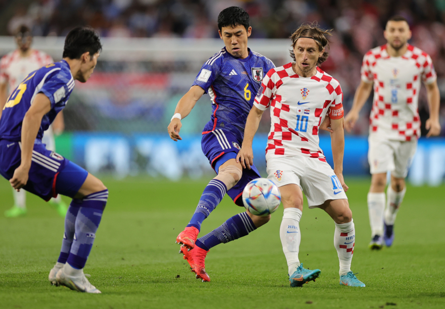 VICEŠAMPION SE PROVUKAO POSLE PENAL RULETA Hrvati imali više sreće, nakon boljeg izvođenja jedanaesteraca savladali uporne Japance i idu u četvrtfinale