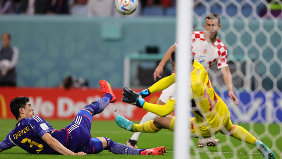 VICEŠAMPION SE PROVUKAO POSLE PENAL RULETA Hrvati imali više sreće, nakon boljeg izvođenja jedanaesteraca savladali uporne Japance i idu u četvrtfinale
