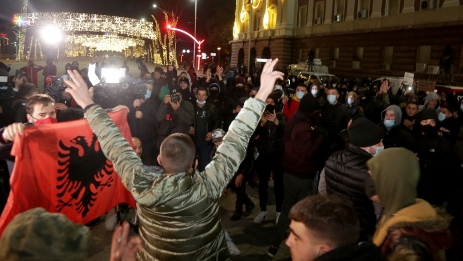 BERIŠA SKUPLJA ŠIPTARE PROTIV VUČIĆA! Albanski ekstremisti najavili protest u Tirani zbog dolaska predsednika Srbije!