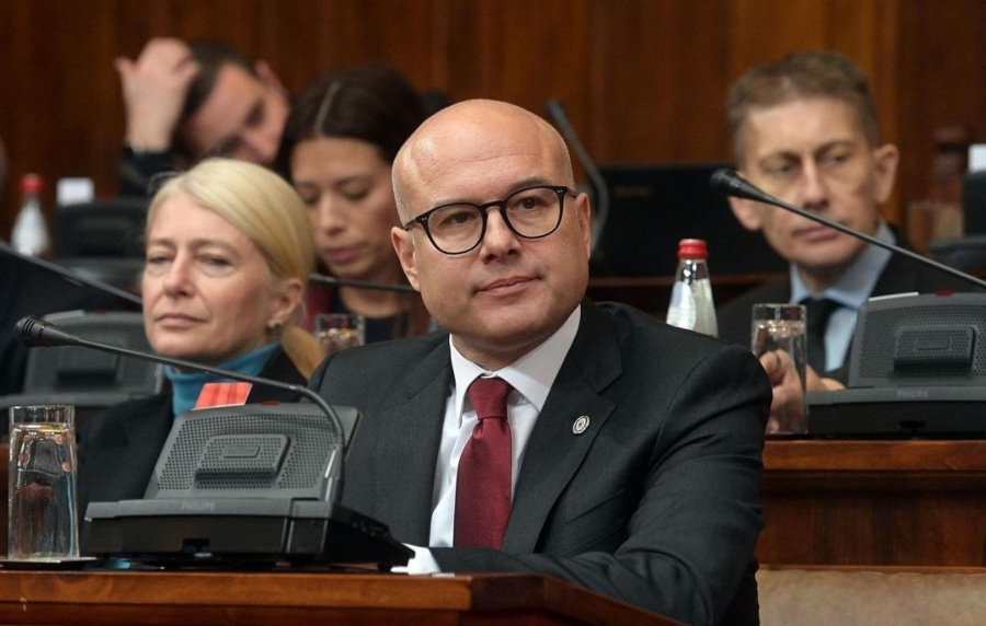 MINISTAR ODBRANE MILOŠ VUČEVIĆ ZA ALO! PORUČIO:  Dveri osim jezika uvreda, mržnje i psovki ništa drugo ne znaju!