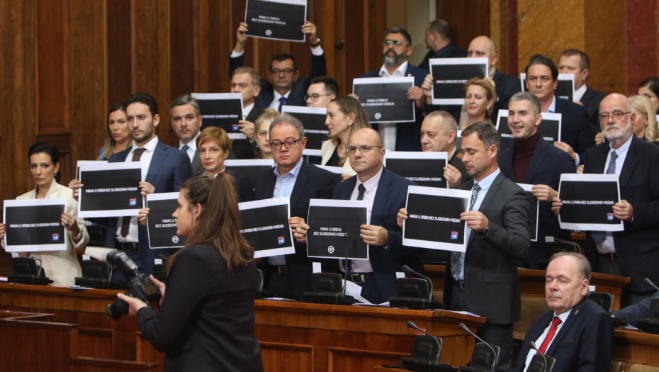 IZMISLILI MEDIJSKI MRAK  DA NAPAKOSTE SVOJOJ ZEMLJI Prljava kampanja tajkunskih medija i opozicije baš na dan važnog samita EU - Zapadni Balkan u Tirani