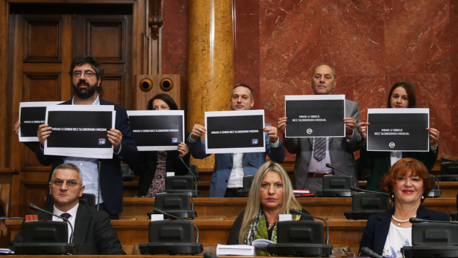 IZMISLILI MEDIJSKI MRAK  DA NAPAKOSTE SVOJOJ ZEMLJI Prljava kampanja tajkunskih medija i opozicije baš na dan važnog samita EU - Zapadni Balkan u Tirani