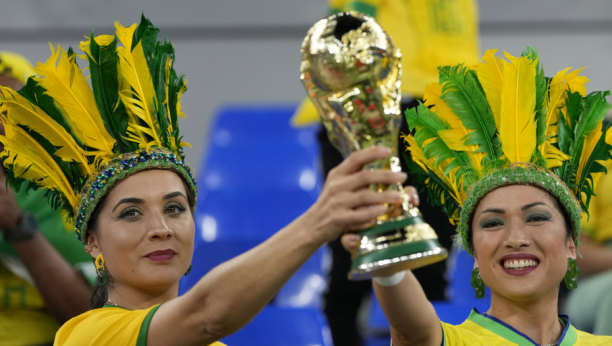 OPA! Vrela navijačica iz Južne Amerike obećala: SKIDAM SE, samo ako me Brazilci poslušaju