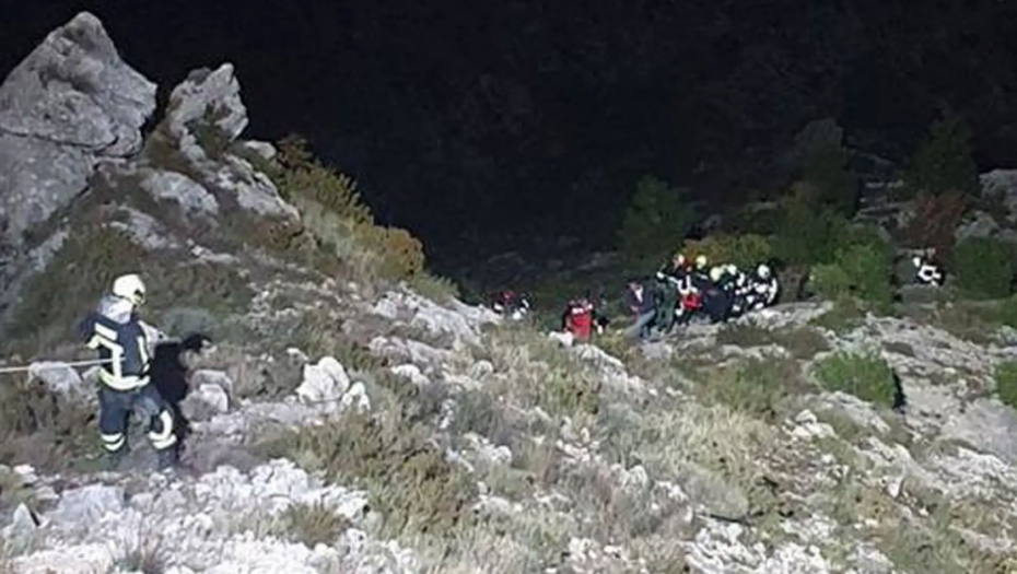 DEČACI HITNO HOSPITALIZOVANI Maloletnici iz BiH i Hrvatske teško povređeni nakon sletanja autom u provaliju