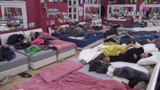 PLAŠI SE DA ODE SAMA NA ŽURKU Maja Marinković preti Bilalu ako ne krene sa njom, njega boli noga