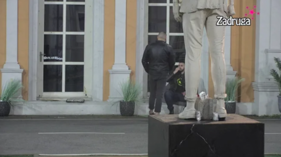 ON STVARNO NEMA SREĆE Filip Car prebledeo kada je video Bilala u kolicima: Našao je najvećeg monstruma da mu bude devojka