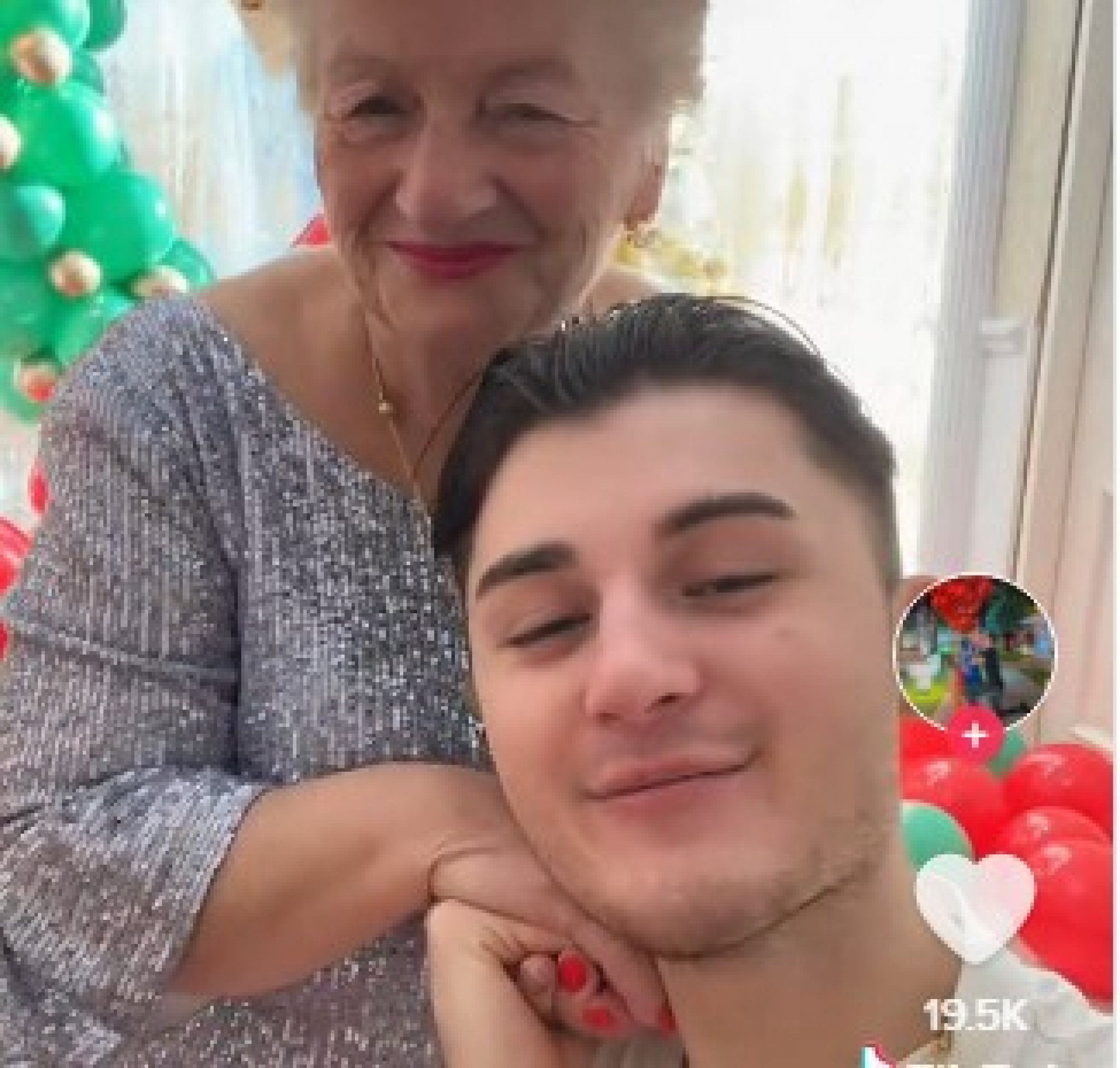 LJUDI ZGROŽENI SA NJIMA Kleknuo je pred 76-godišnju damu, poljubio joj stomak i objavio svetu da je on 