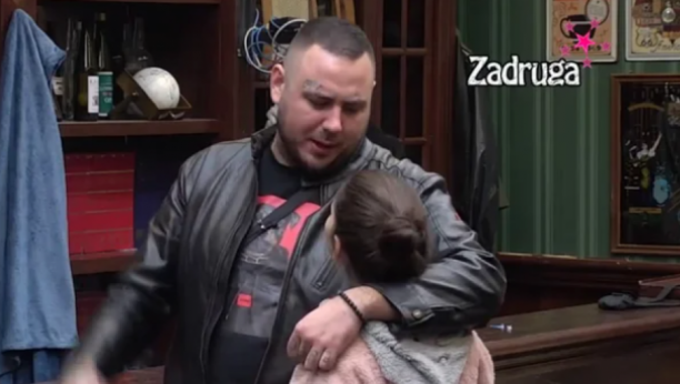 FILIP CAR GRLI I LJUBI MILICU VESELINOVIĆ IZA ALEKSANDRINIH LEĐA: Otkrio joj svoj plan, Nikolićeva će dobiti nervni slom!