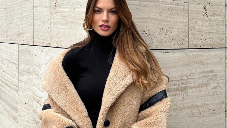 FANOVI U NEVERICI Danijela Dimitrovska se potpuno ogolila, mreže se usijale zbog njenog lica!