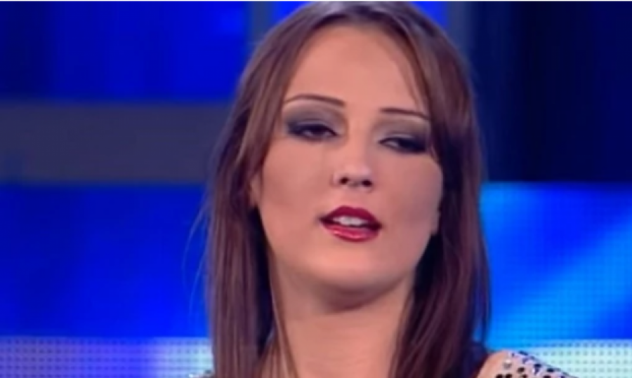 NE LIČI NA SEBE Danas je jedna od najlepših pevačica, a evo kako je Aleksandra Prijović izgledala pre estetskih operacija: 
