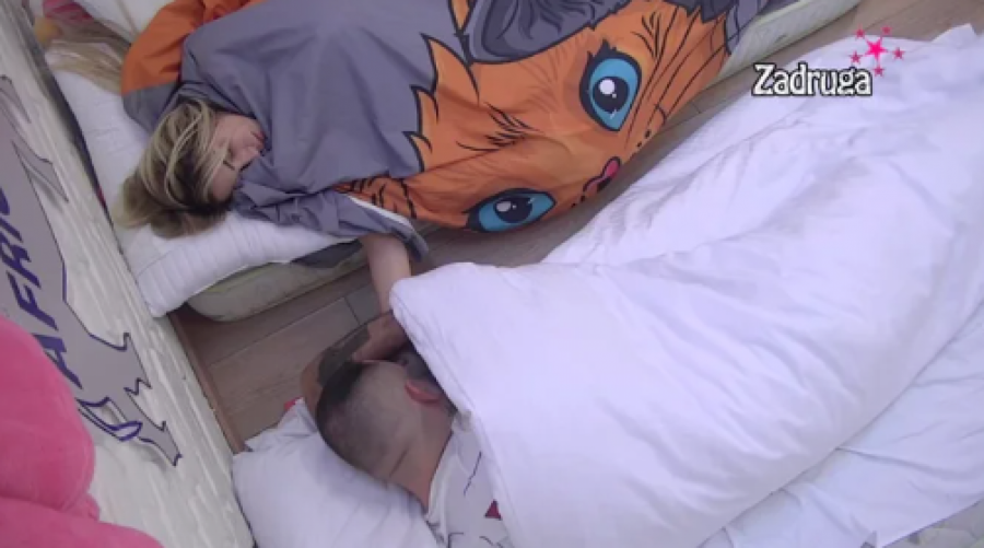 OVO ALEKSANDRI MNOGO ZNAČI Nakon što je mislila da će Car da se ogradi od nje, on ne prestaje da je mazi i ljubi