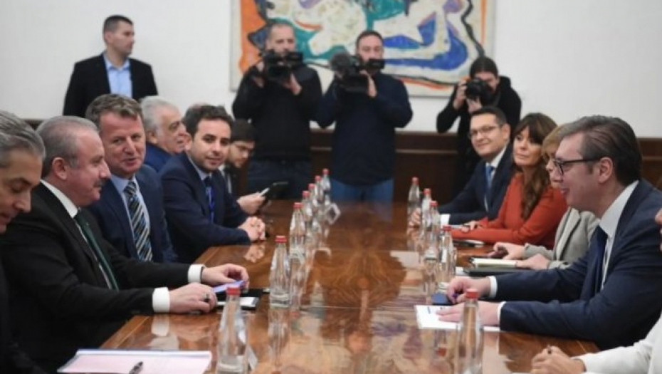 SRBIJA U TURSKOJ VIDI VAŽNOG PARTNERA Vučić sa predsednikom Narodne skupštine Mustafom Šentopom (FOTO)