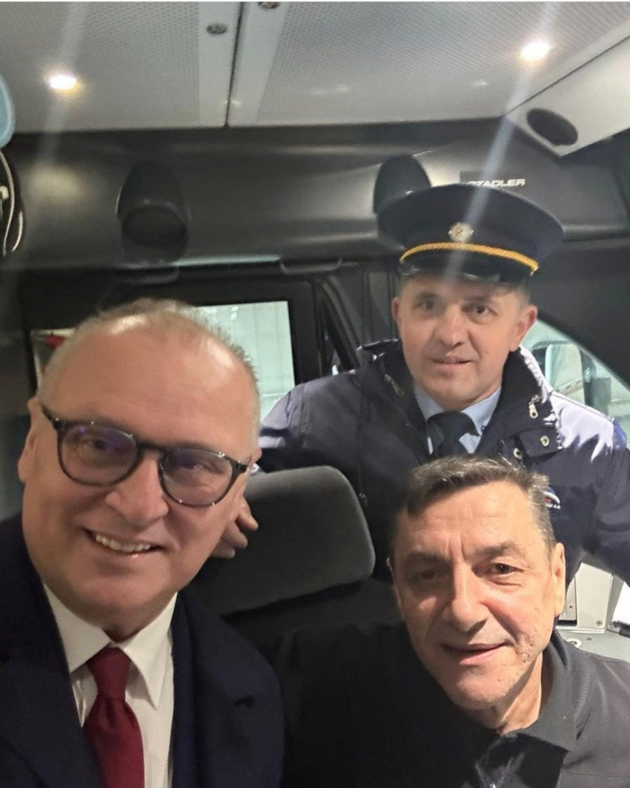 VESIĆ BEZ NAJAVE SVRATIO NA ŽELEZNIČKU STANICU U BEOGRADU: Ispratio brzi voz Soko koji je u deset krenuo za Novi Sad