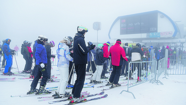 ŠOK RAČUN SA KOPAONIKA Đorđe sa porodicom otišao na skijanje, a stavka od 2.000 ga zapepastila! (FOTO)
