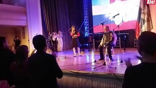 GLAS SA KOSOVA ODJEKNUO U RUSKOM DOMU Suze devojčice iz Metohije