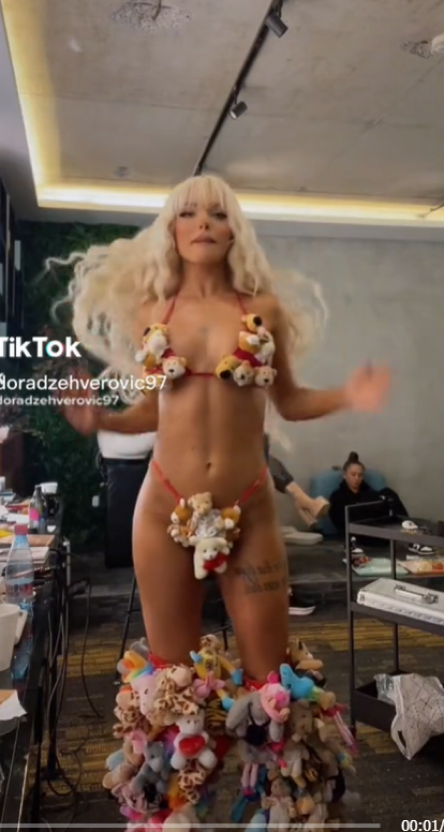 JE L' TO TEODORA OTVORILA ONLYFANS?! Skandalozno ponašanje mlade muzičke zvezde izazvalo lavinu komentara (VIDEO)