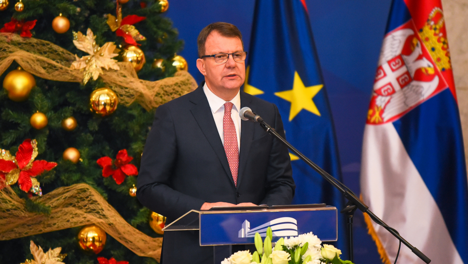 BOŽIĆNA ČESTITKA "Svima želim da praznik obeleže u toplini svojih domova ispunjenih mirom, ljubavlju i blagostanjem"