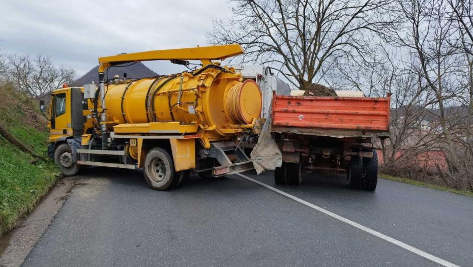 BLOKIRAN SEVER KOSOVA Preko Jarinja i Brnjaka ni peške ni vozilom!