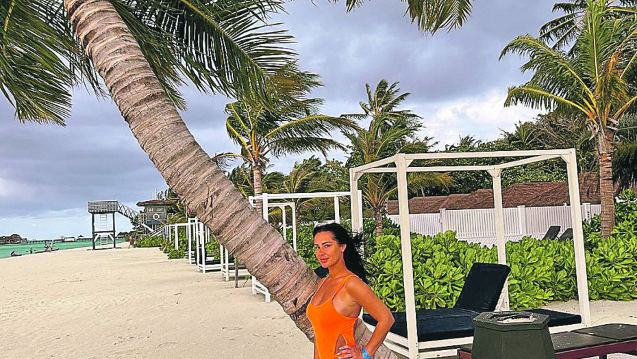 LETUJE TOKOM ZIME Aleksandra Bursać uživa na Maldivima, skinula se, pa pozirala (FOTO)