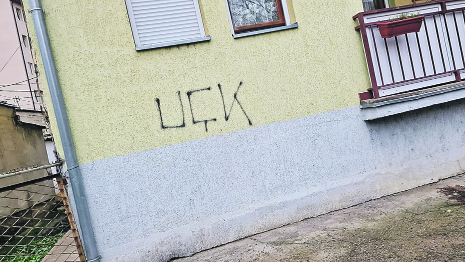 OVK SPREMA POKOLJ, OBELEŽILI SRPSKE KUĆE Albanci sanjaju kristalnu noć: Alo! u multietničkom naselju Bošnjačka mahala u Severnoj Mitrovici