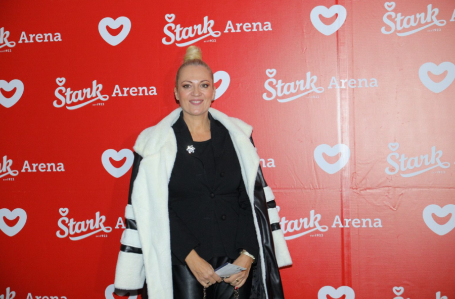 POZNATE LIČNOSTI PRISTIŽU NA SPEKTAKULARNI KONCERT MIROSLAVA ILIĆA: Naša pevačica otkrila nepoznate detalje o njegovoj ćerki! (VIDEO)