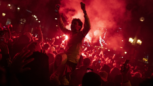MAROKANCI "ZAPALILI" HOLANDIJU Veliko slavlje na ulicama nakon prolaska u polufinale, policija morala da reaguje (FOTO)