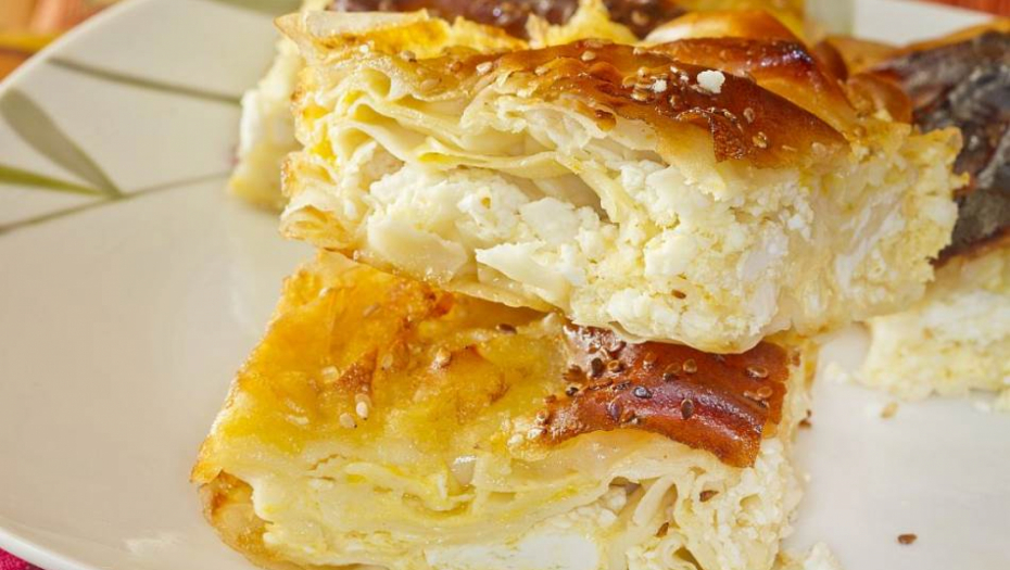 SRPSKA GIBANICA NA STARI NAČIN Bogata gužvara sa snegom od belanaca, zadovoljstvo u svakom zalogaju