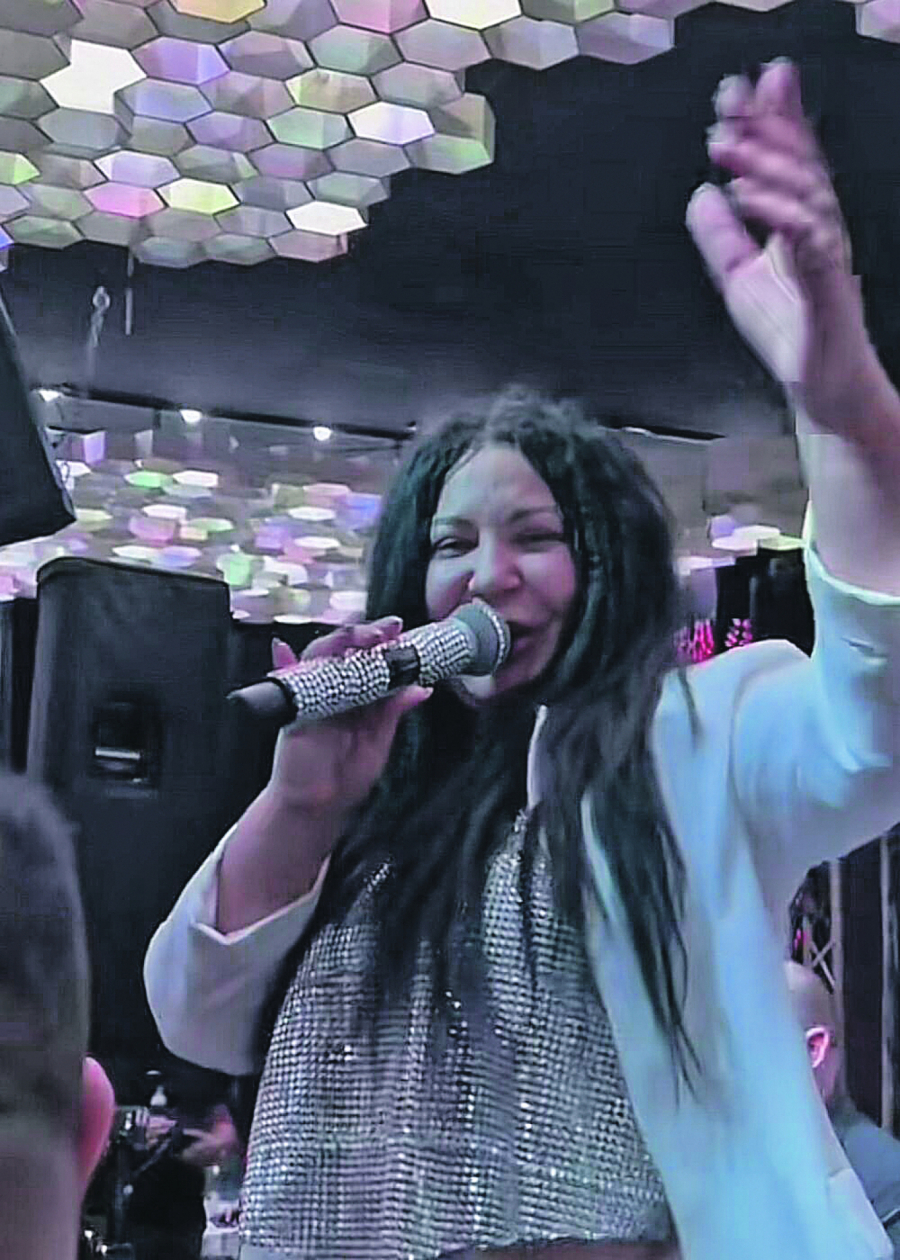 PEVAČICA ŠOKIRALA IZGLEDOM Jao, Stojo šta ti bi? (FOTO)