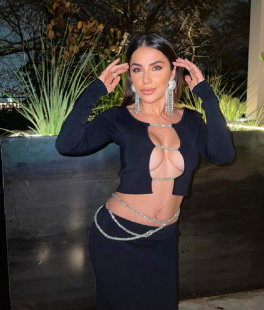 PROCURILA HOT FOTKA ŽENE NAŠEG KOŠARKAŠA: Uska haljina, ogromne grudi pridžava samo jedan lanac, USLEDIO HAOS! (FOTO)