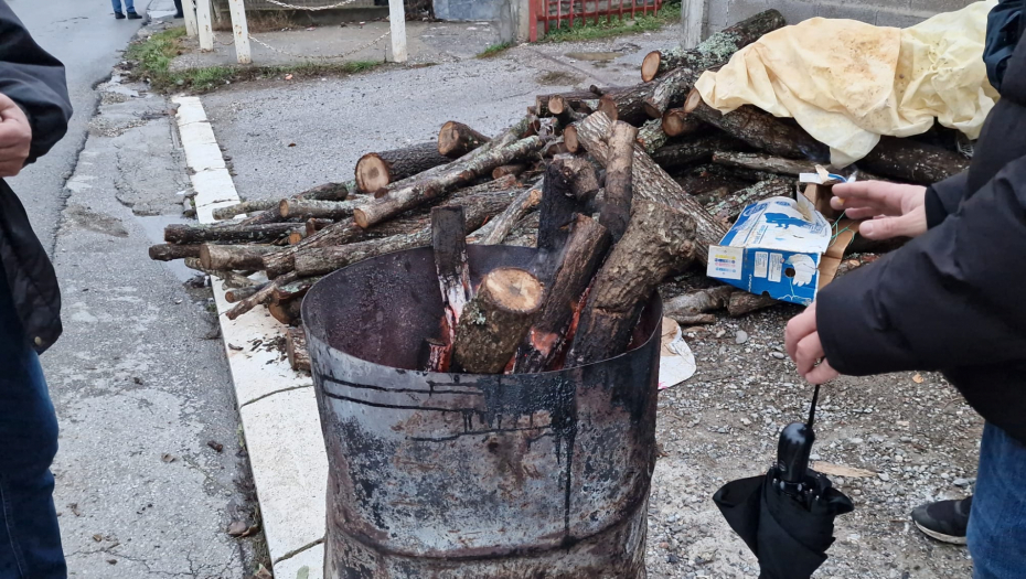 SRBI I DALJE NA BARIKADAMA Rafalna paljba u Rudaru, dve detonacije u Kosovskoj Mitrovici (VIDEO)