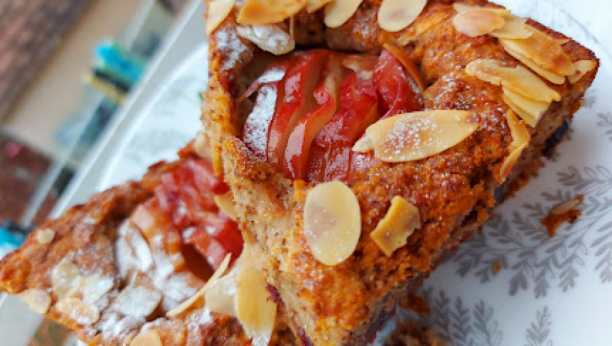 ZASLADITE SE NA ZDRAV NAČIN Kolač sa jabukama u kombinaciji sa ovim sasojcima je božanstven