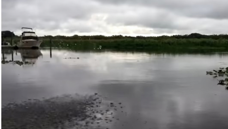 OVDE SE SIGURNO NE BISTE OKUPALI Mirno jezero se u trenutaku pretvori u neman, a sve zbog nekoliko kapi vode, niko nema objašnjenje