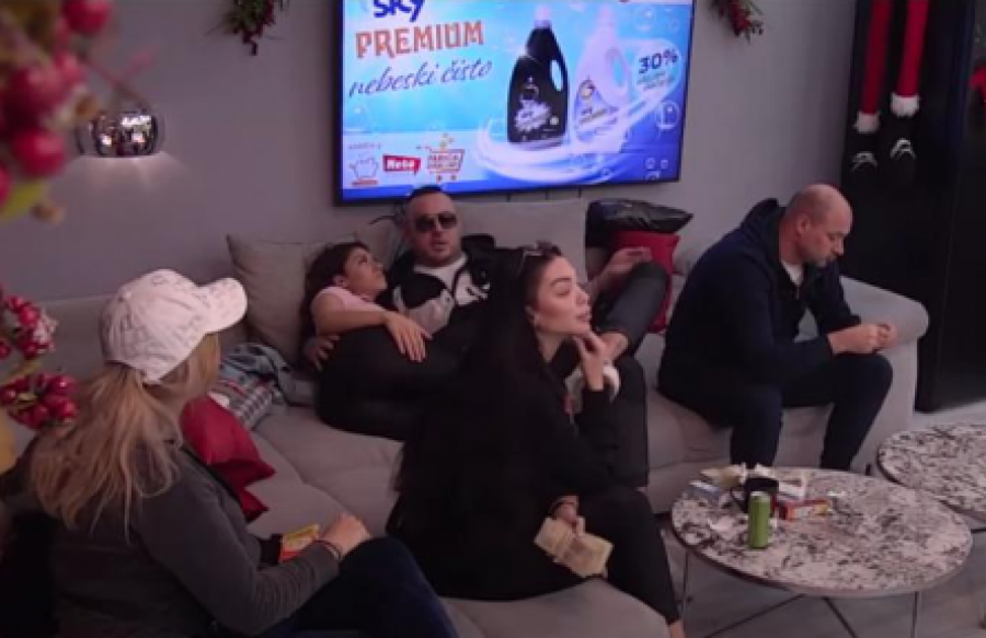 TI HOĆEŠ DA MI UGROZIŠ VEZU Maja pukla zbog Cara, krenula da urla na njega dok je bio u Miličinom zagrljaju