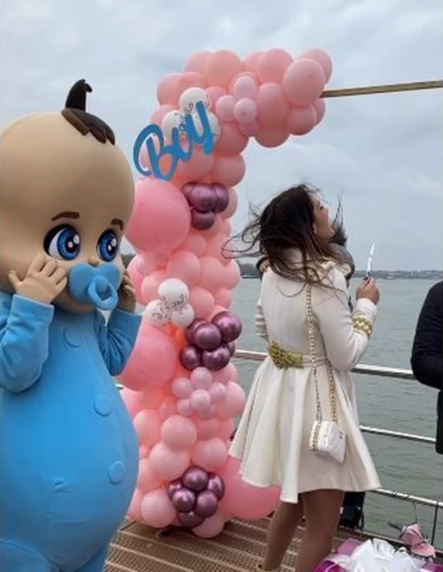 BORILA SE KAO LAVICA!  Manekenka nakon veštačke oplodnje ponovo trudna, podelila radosne vesti