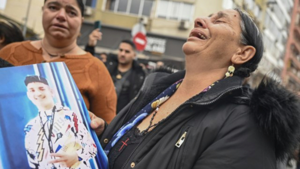 ATINA Preminuo tinejdžer kog je upucao policajac