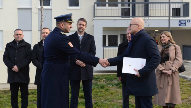 Vučević uručio ključeve novoizgrađenih stanova pripadnicima snaga bezbednosti u Kragujevcu