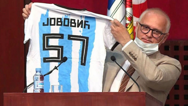 VESIĆ UZVRATIO POSLE SRAMNE NASLOVNICE HRVATSKIH MEDIJA Objavio sliku majice Argentine sa prezimenom Jovovića