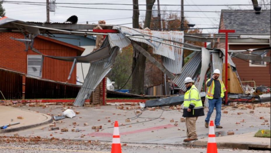 AMERIKA U BLOKADI Snažna zimska oluja donela tornada i mećave, izdato upozorenje!