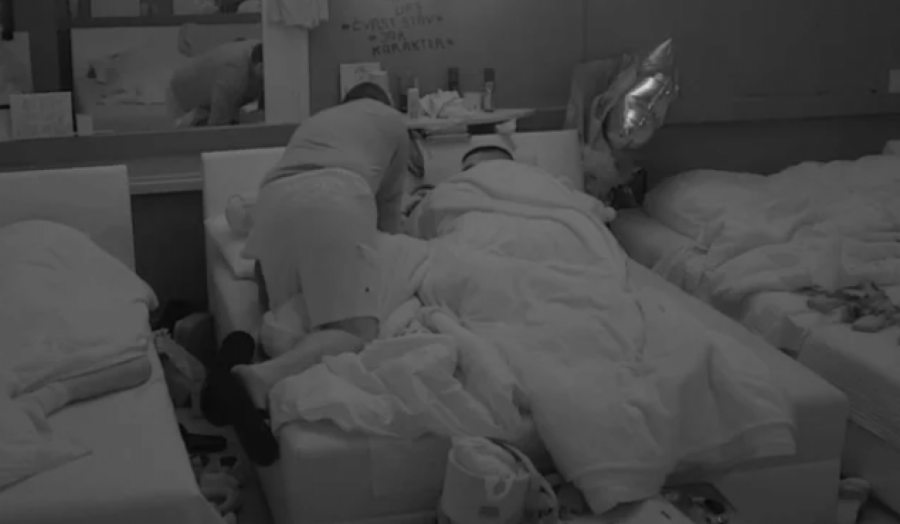 RAZVRAT I GRUPNJAK U ZADRUZI: Četvorka u krevetu ZGROZILA GLEDAOCE, scene su ŠOKANTNE! (FOTO)