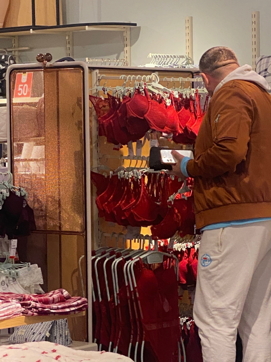 CRVENO NA RADOST Ćemo kome kupuješ seksi veš?!