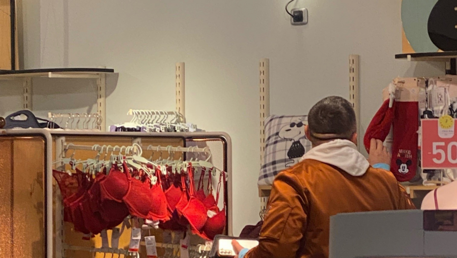 CRVENO NA RADOST Ćemo kome kupuješ seksi veš?!