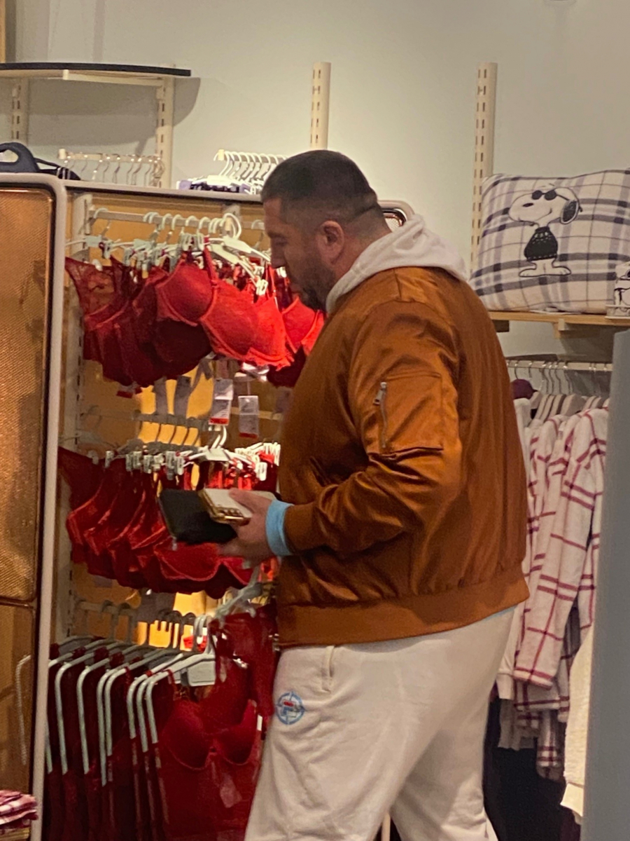 CRVENO NA RADOST Ćemo kome kupuješ seksi veš?!