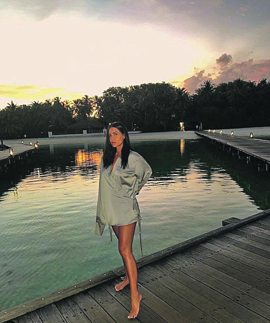 LETUJE TOKOM ZIME Aleksandra Bursać uživa na Maldivima, skinula se, pa pozirala (FOTO)