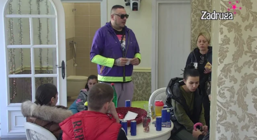 RAZOTKIRO JE Zadrugar brutalno opleo po Aniti Stanojlović: DOKAZALA JE DA JE BILA SA ZOLOM ZBOG RIJALITIJA