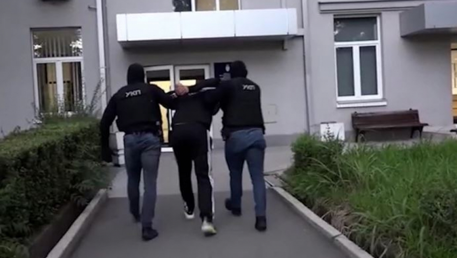 HAPŠENJE U IRIGU Muškarac u stanu krio oko pet kilograma droge!