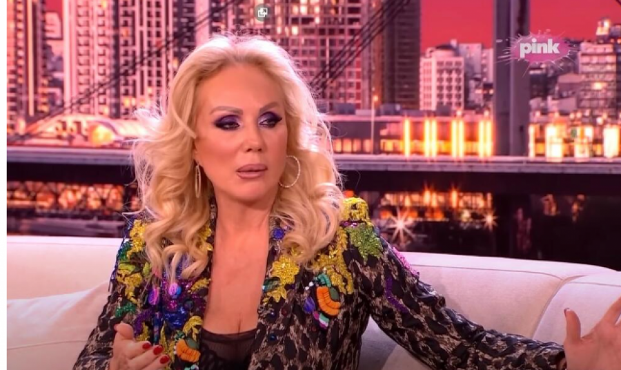 BLAMANTNO Lepa Brena se zaigrala u fotošopu, pevačica na meti podsmeha: PODMLADILA SE 20 GODINA!