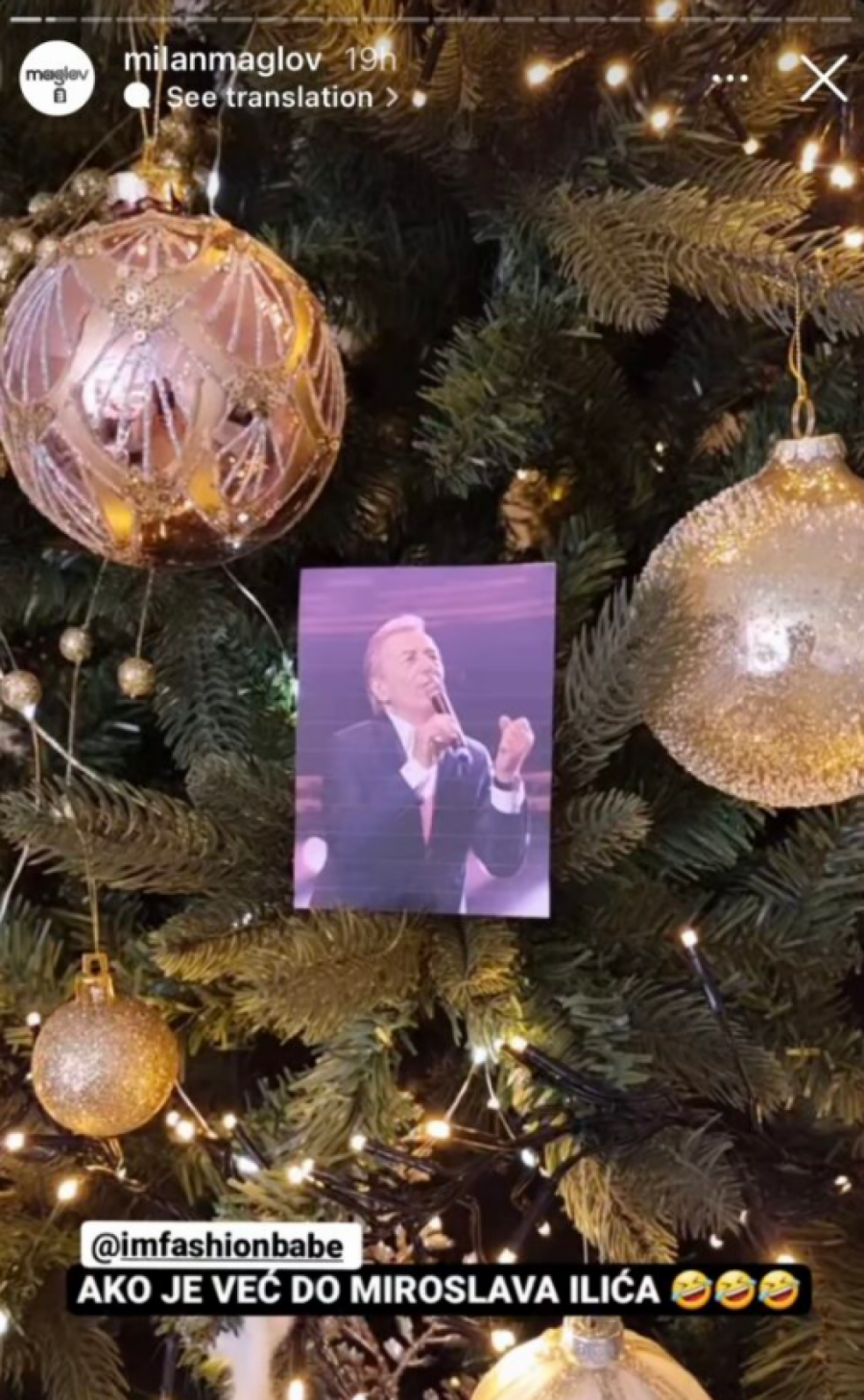 HIT! Poznati influenser okitio jelku sa slikama Miroslava Ilića (FOTO)